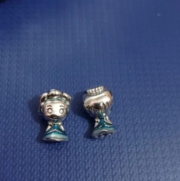 Cindrella Charm 1 piece only - Picture 3 of 6